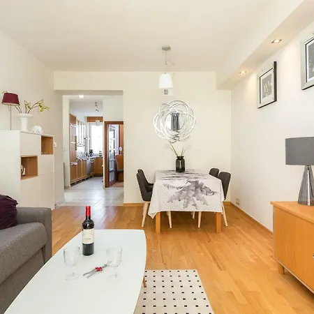 Rent Like - Aleja Wyzwolenia 10 شقة *